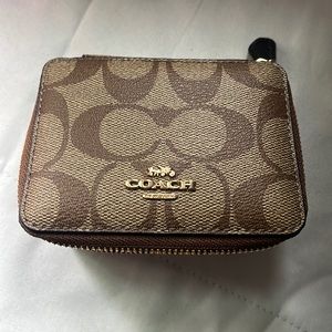 Coach signature zipper box